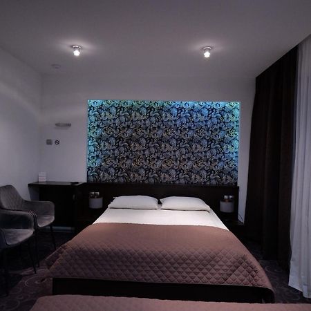 Azymut Hotel - Restauracja Andrespol Buitenkant foto