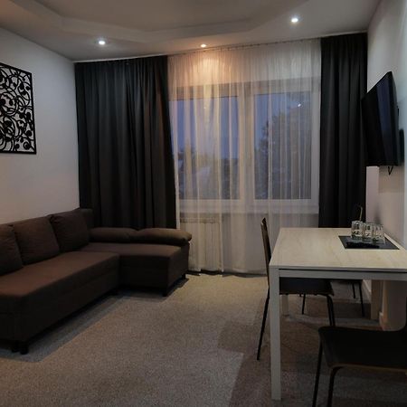 Azymut Hotel - Restauracja Andrespol Buitenkant foto