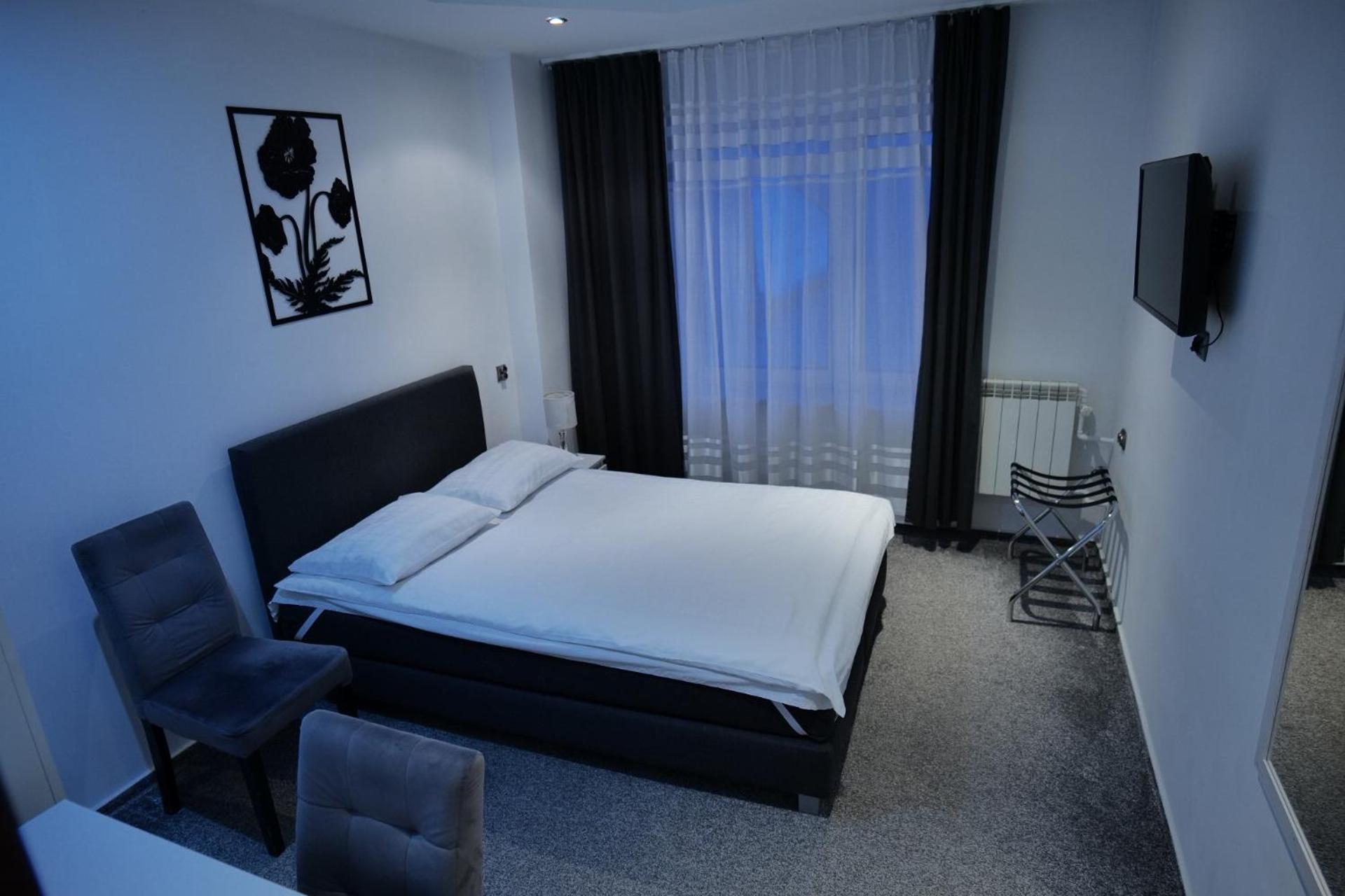 Azymut Hotel - Restauracja Andrespol Buitenkant foto