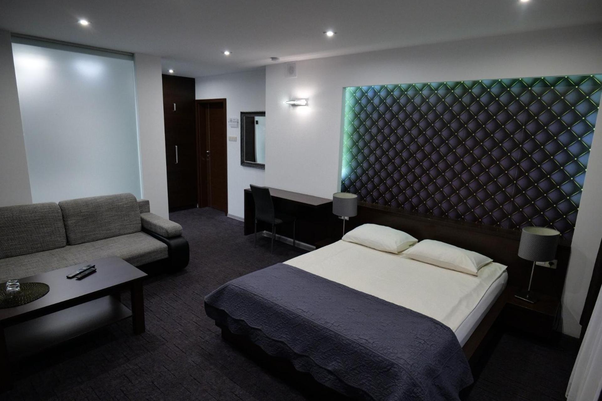 Azymut Hotel - Restauracja Andrespol Buitenkant foto