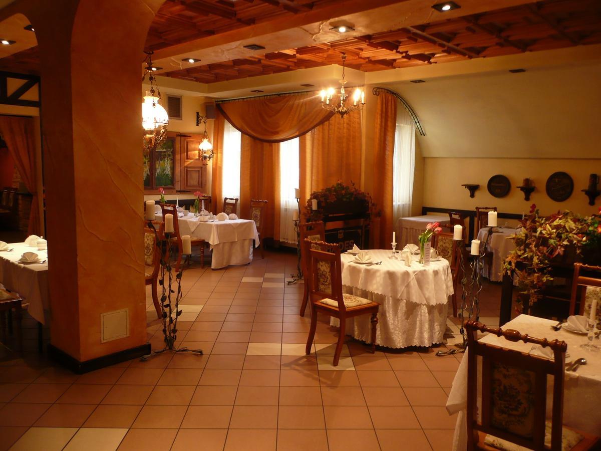 Azymut Hotel - Restauracja Andrespol Buitenkant foto