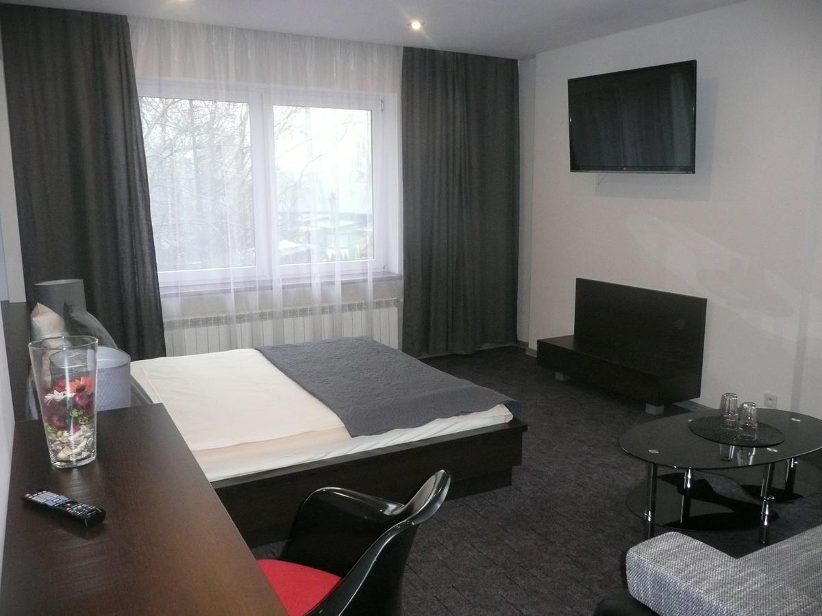 Azymut Hotel - Restauracja Andrespol Buitenkant foto