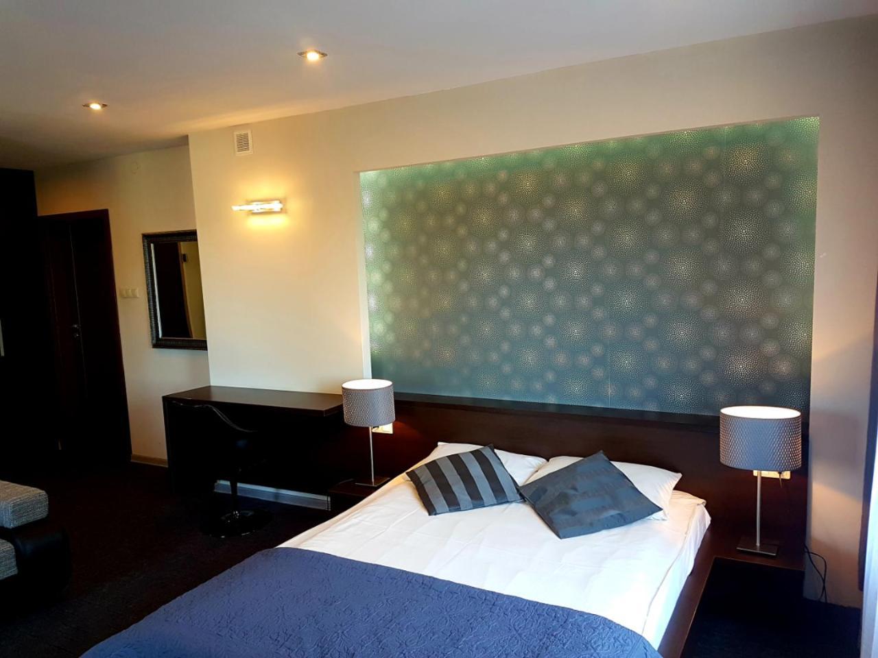 Azymut Hotel - Restauracja Andrespol Buitenkant foto