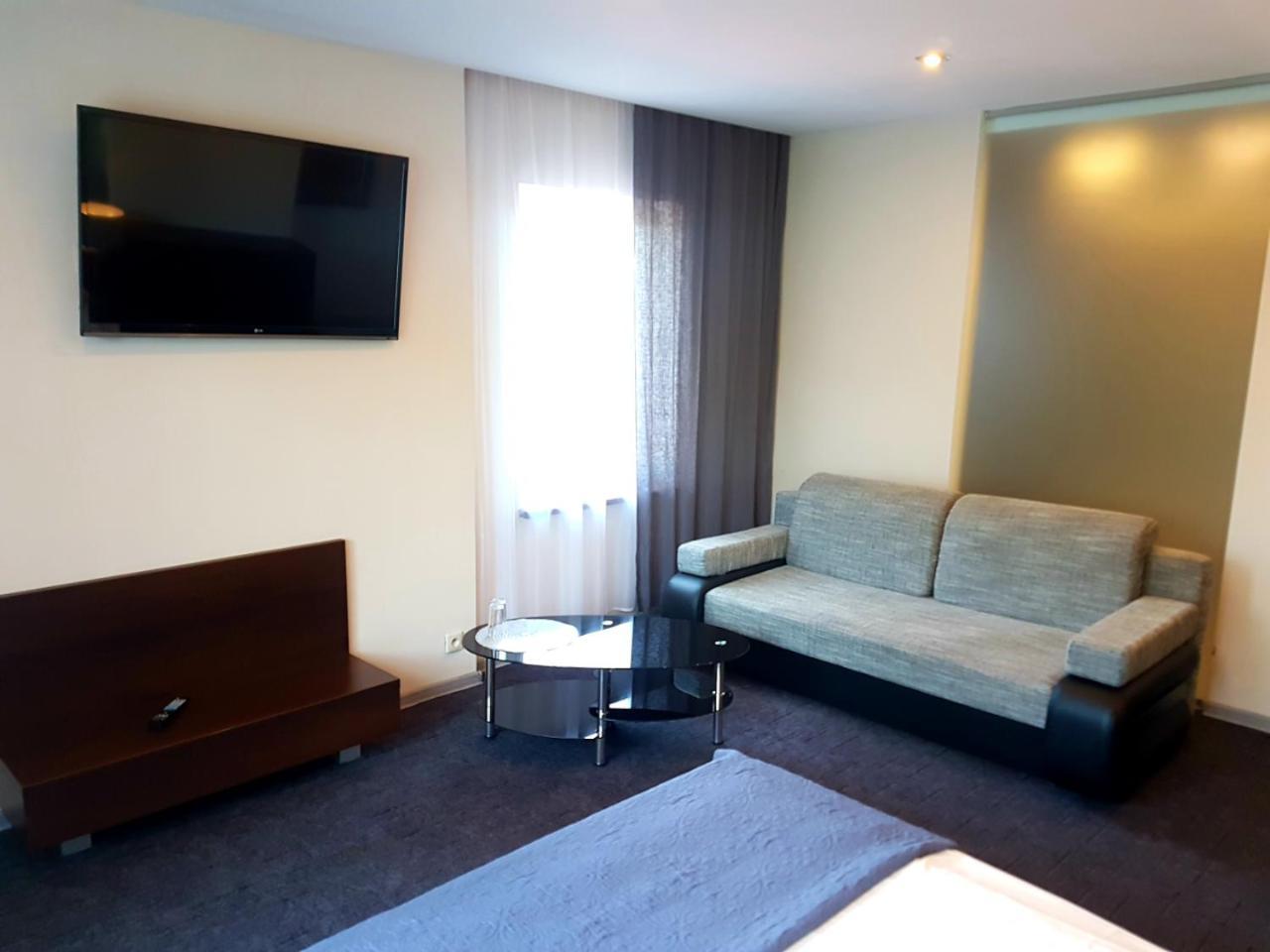 Azymut Hotel - Restauracja Andrespol Buitenkant foto